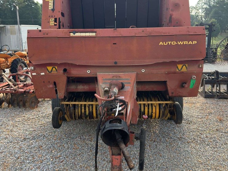 new-holland-664-image-2