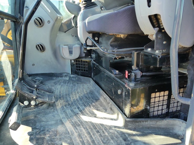 2018-deere-85g-image-15