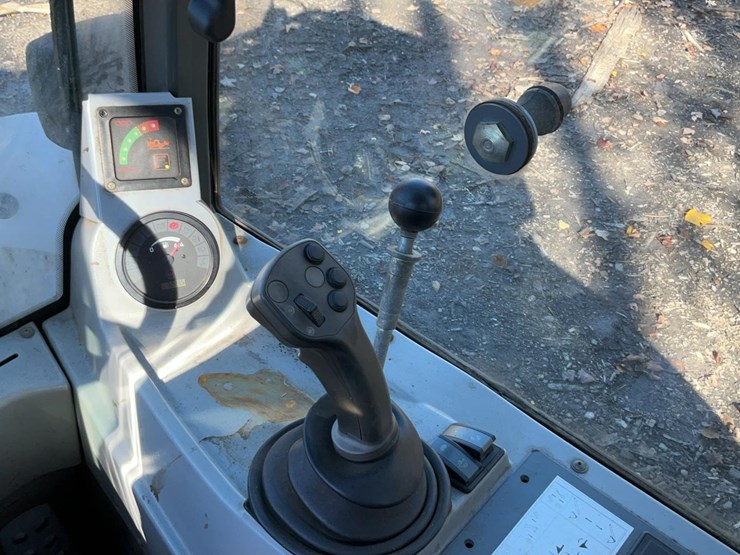 2011-wacker-neuson-750t-image-17