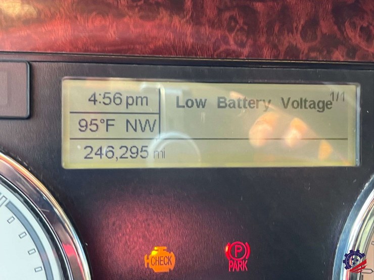 2020-freightliner-122sd-image-69