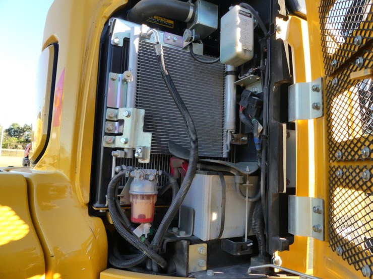 2024-john-deere-24-image-7