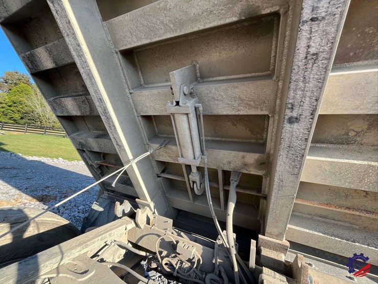 2020-freightliner-122sd-image-78