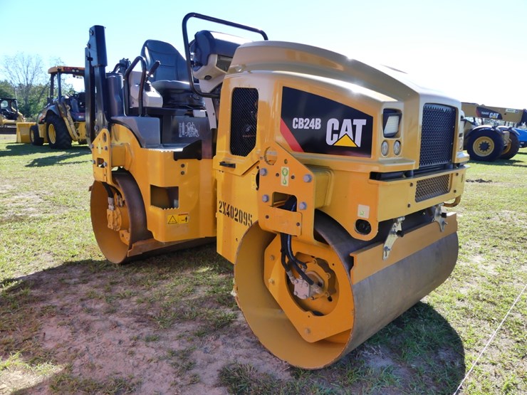 2019-caterpillar-cb24b-image-2