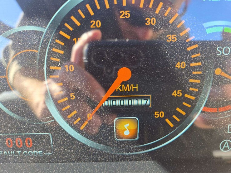 2024-gussi-italia-vivid-ev-peak-4f-lithium-golf-cart-image-20