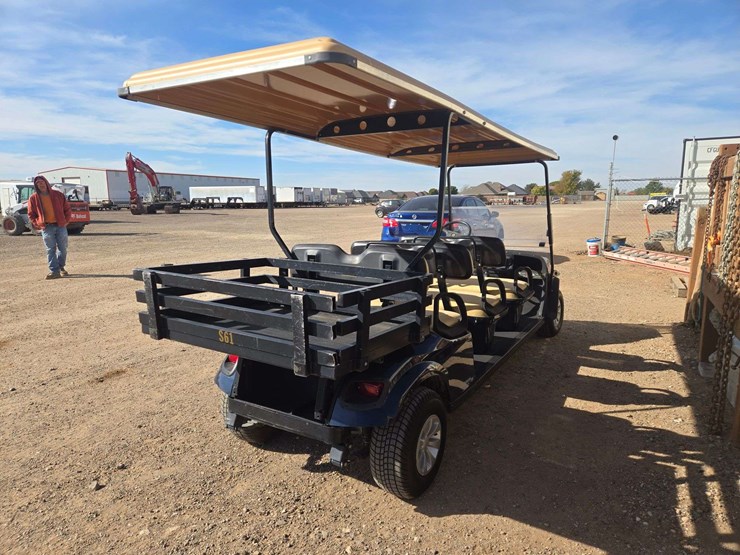 cushman-s61-shuttle-8-72-volt-golf-cart-image-3