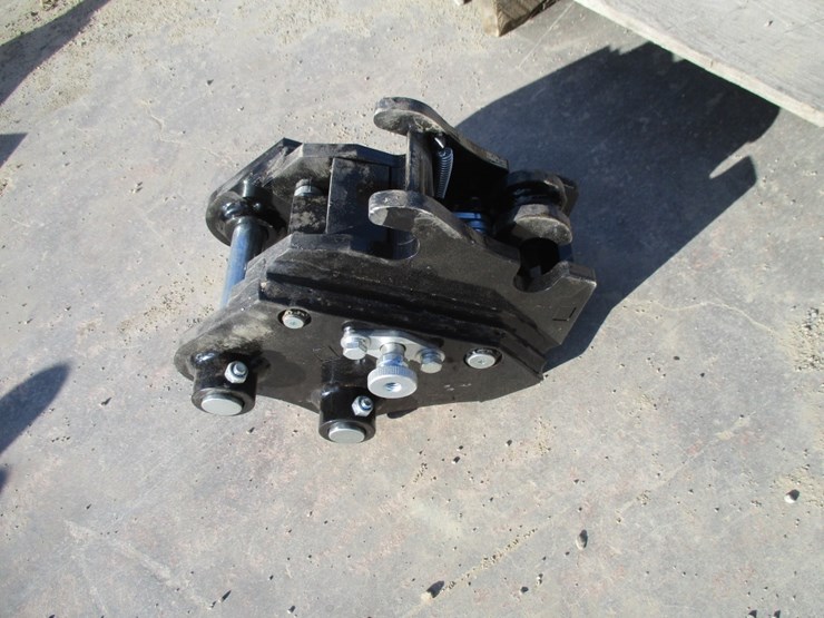 new-unused-ir-semi-auto-quick-coupler-attachment,-image-1