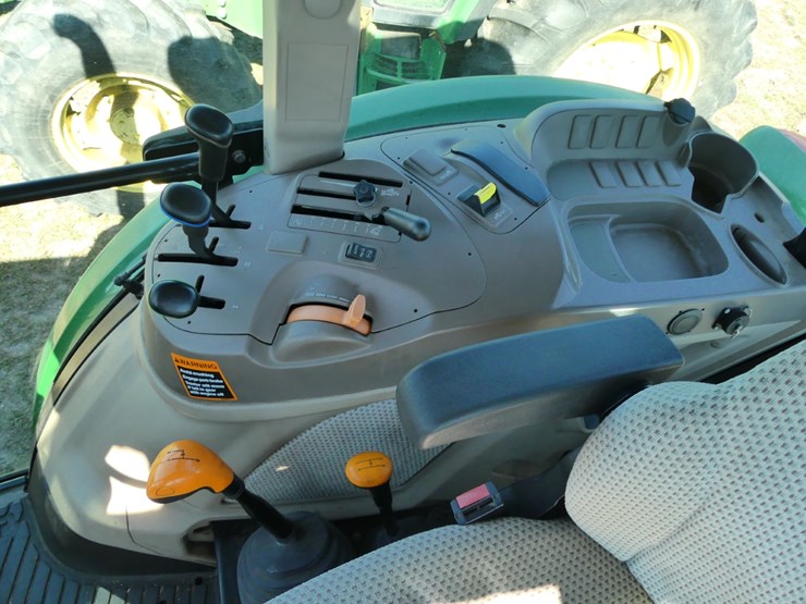 2017-john-deere-6120e-image-12