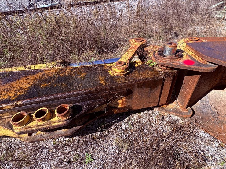 caterpillar-375-image-10