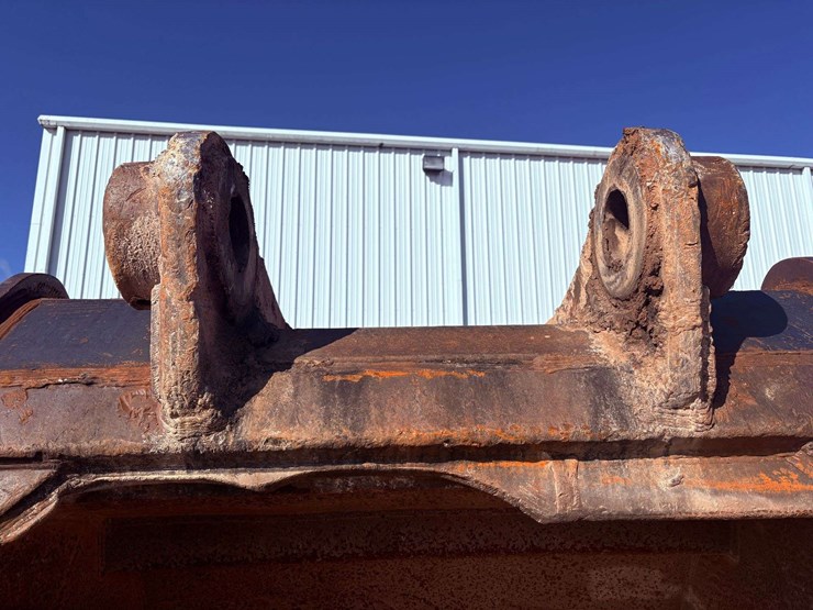 caterpillar-375-image-11