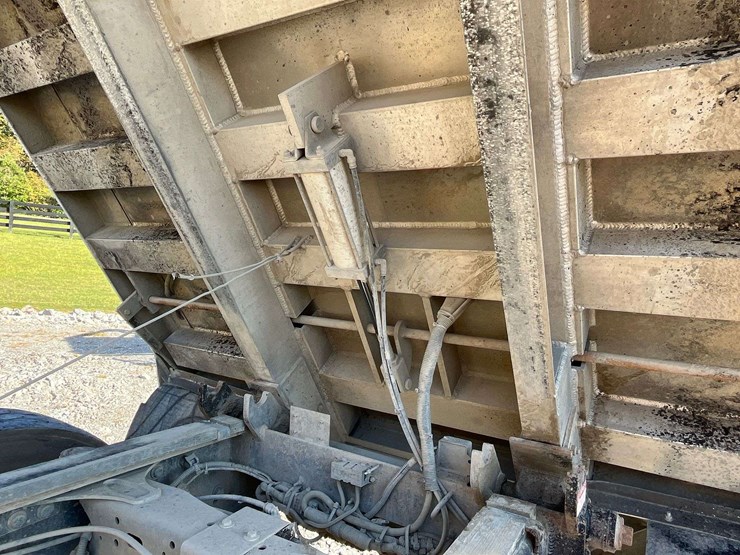 2020-freightliner-122sd-image-88