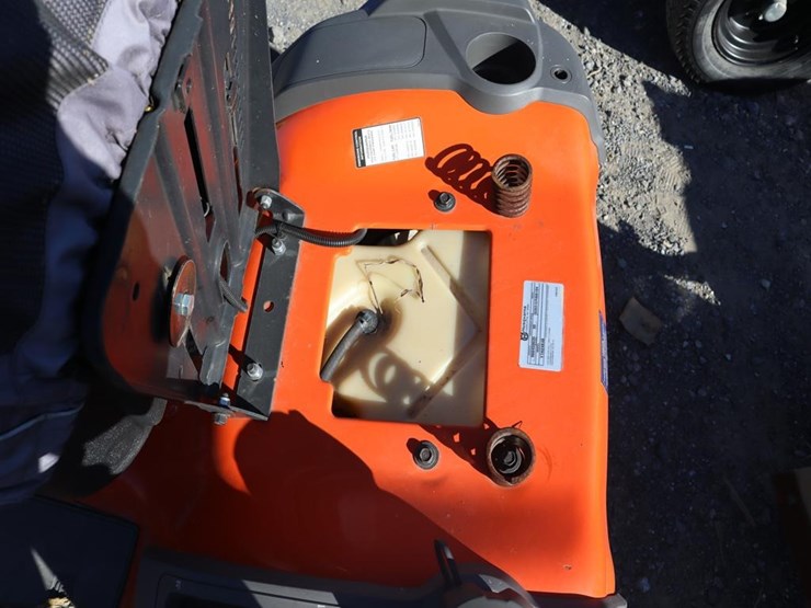 husqvarna-yth25k48-riding-mower-image-20