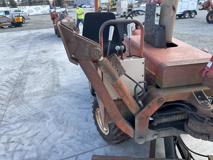 ditch-witch-2310-image-21