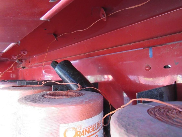 new-holland-648-image-9