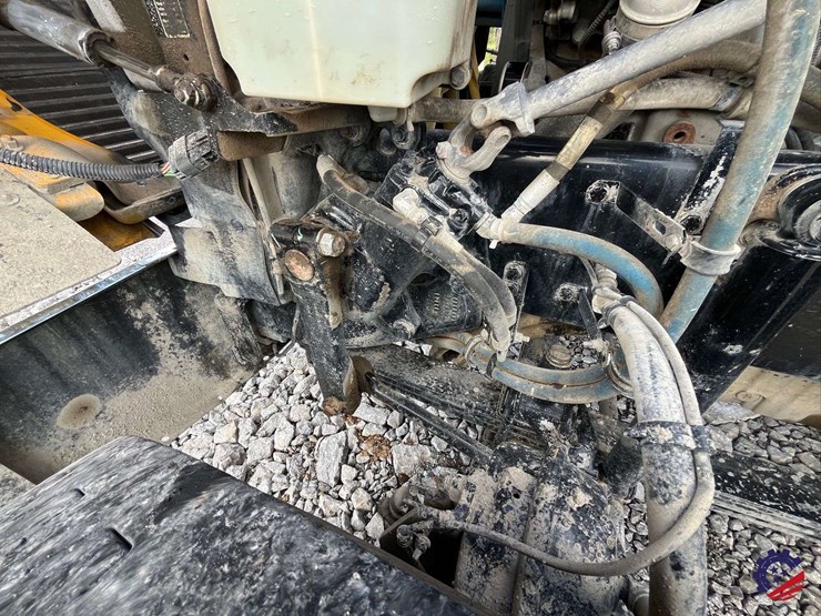 2020-freightliner-122sd-image-53