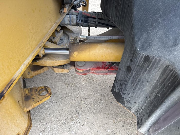 caterpillar-cb64b-image-29