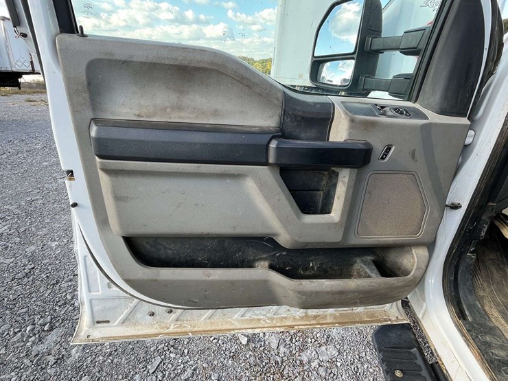 2017-ford-f550-xl-image-63