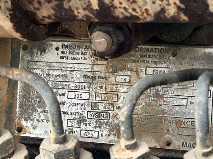 1989-mack-r690t-fuel-&-lube-truck-image-24