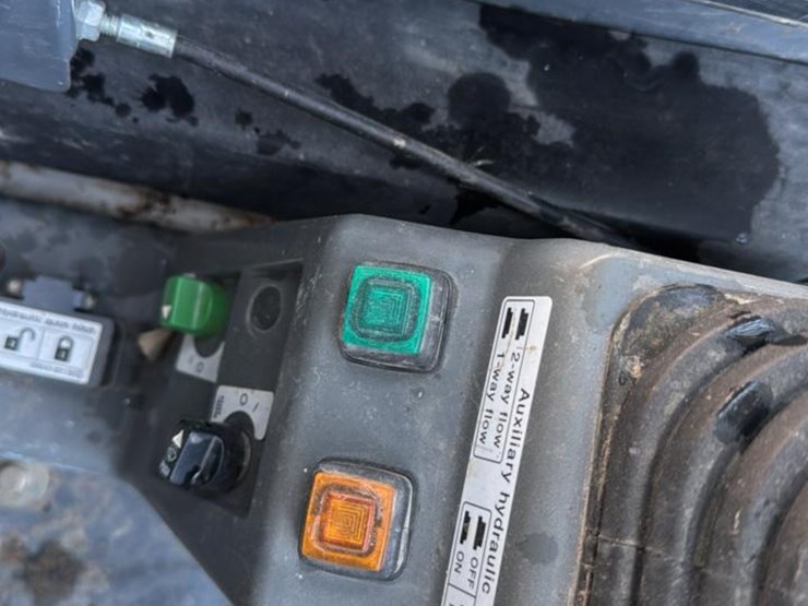 2018-takeuchi-tl8-image-38