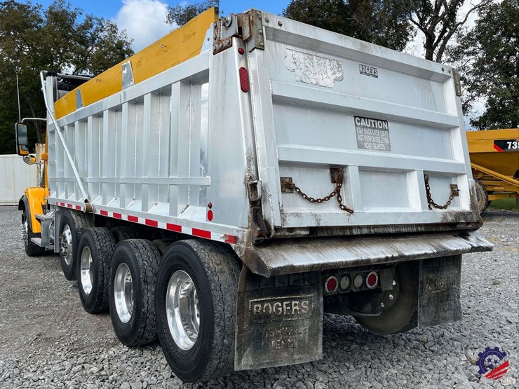 2020-freightliner-122sd-image-36