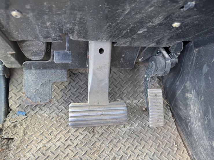 #1460-•-2014-genie-1056-telehandler-image-39