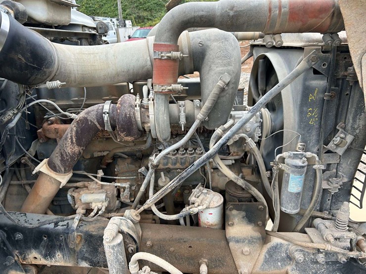 1989-mack-r690t-fuel-&-lube-truck-image-25