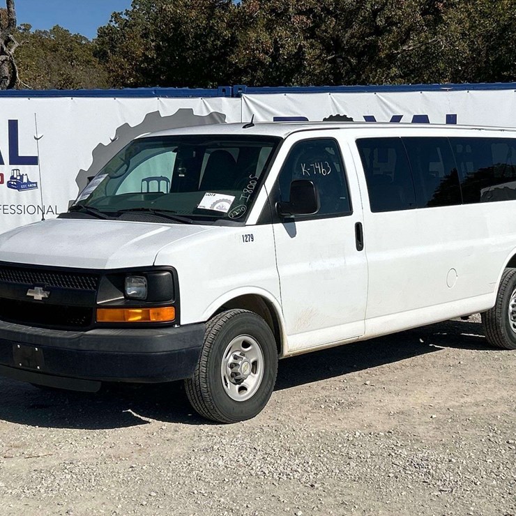 2013 Chevrolet Express 3500 Passenger Van
