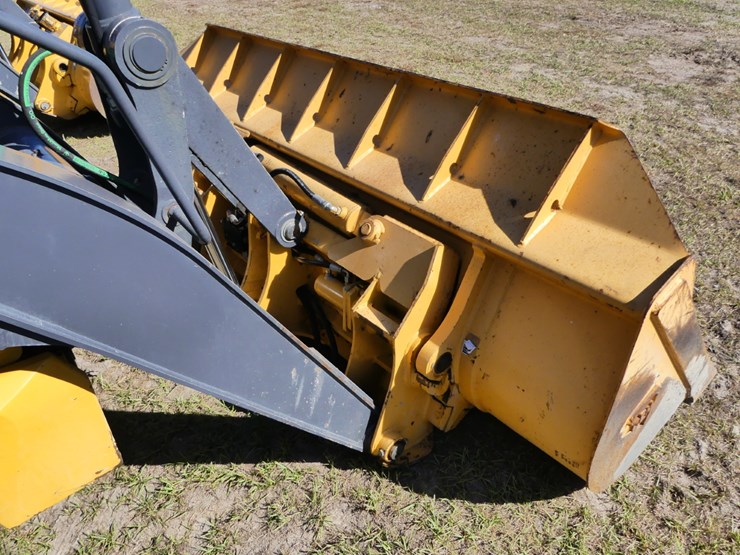 deere-410l-image-12
