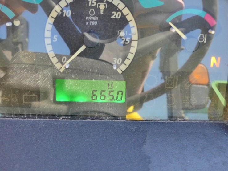 2014-john-deere-5055e-image-16