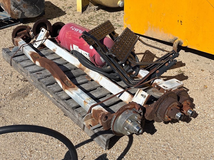 #24890-•-misc-items,-air-tank,-axles-image-1