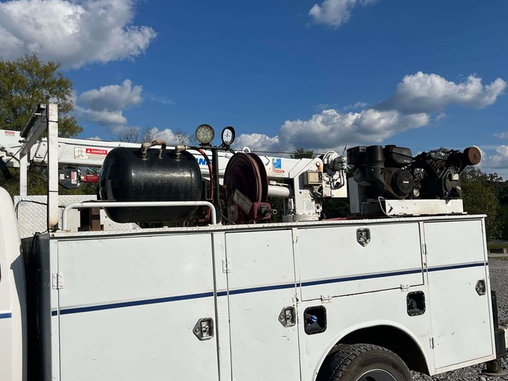 2017-ford-f550-xl-image-25