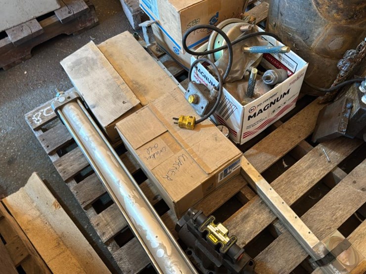 #228-•-skid-of-parts-image-6