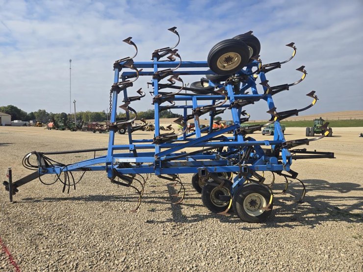 #5853-•-dmi-26'-field-cultivator-image-2