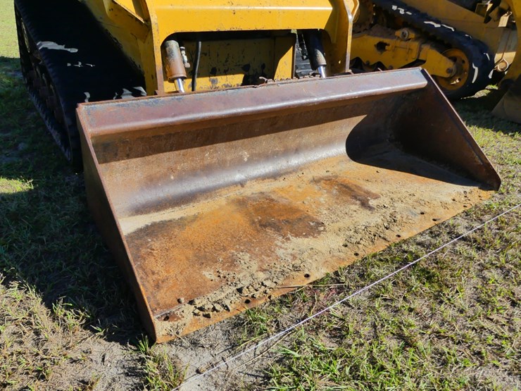 2015-caterpillar-257d-image-12