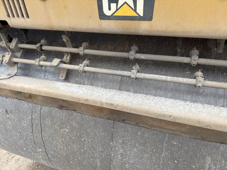 caterpillar-cb64b-image-25