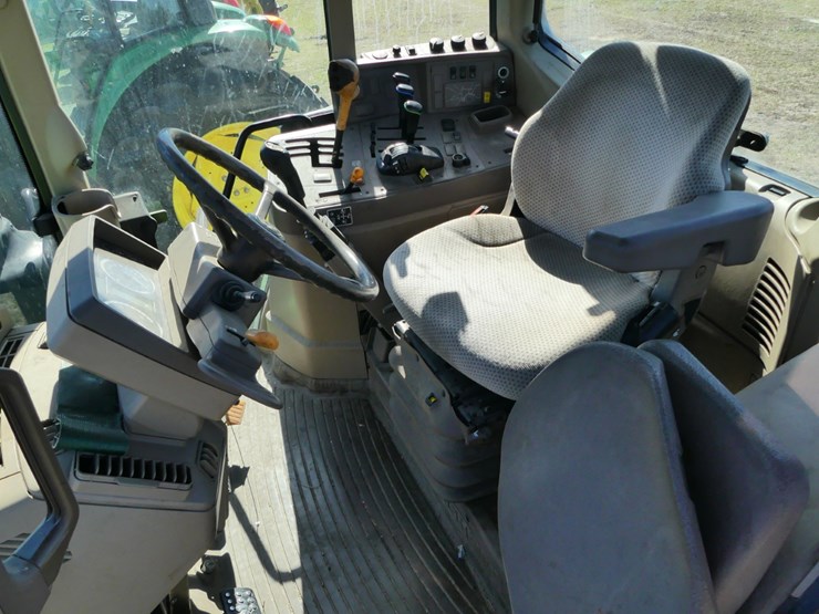 2016-john-deere-6110m-image-12