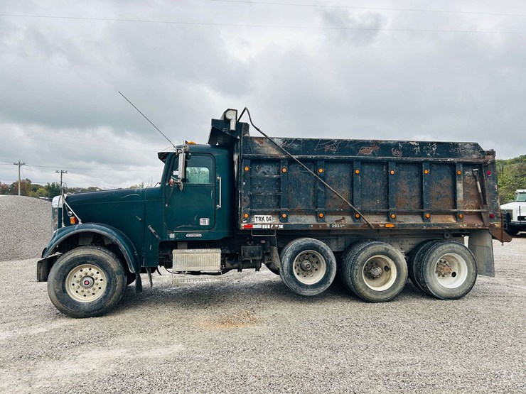 1999-freightliner-tri-axle-dump-truck-image-2