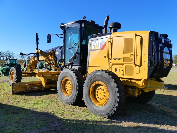 2018-caterpillar-12m3-image-5