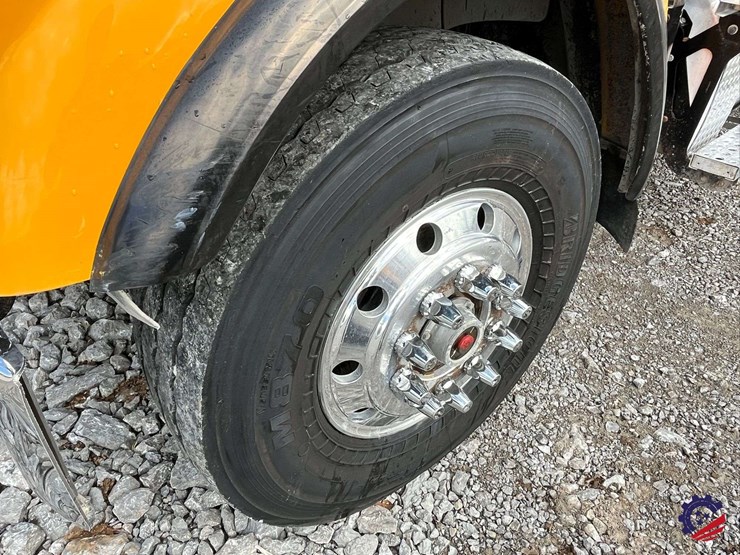 2020-freightliner-122sd-image-7