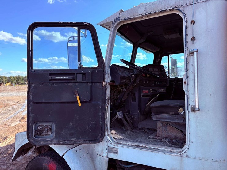 freightliner-t/a-water-truck-image-54