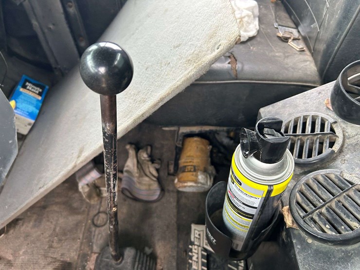 1989-mack-r690t-fuel-&-lube-truck-image-42