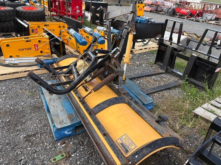 meyers-7.5ft-poly-snow-plow-image-3