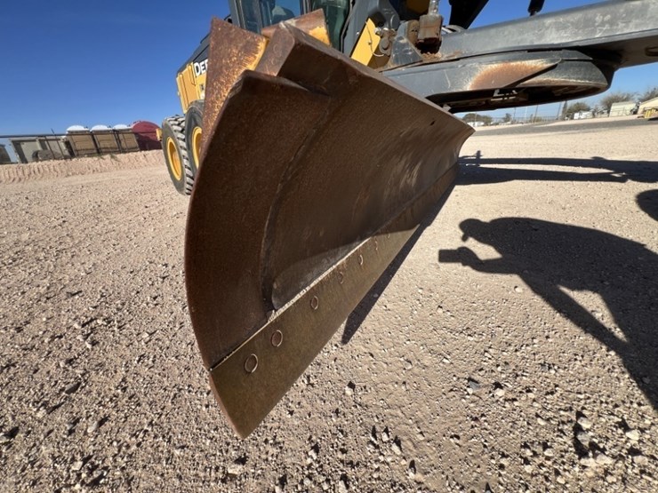 2018-deere-872gp-image-30