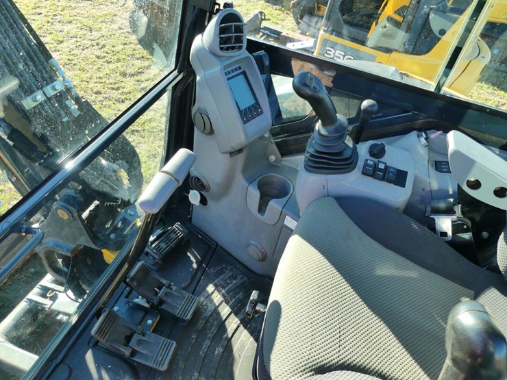 2022-deere-35g-image-14