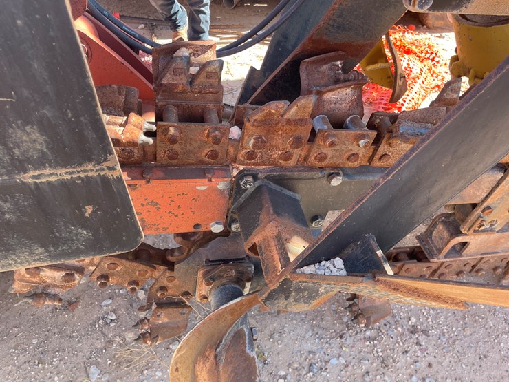 ditch-witch-7610-image-24