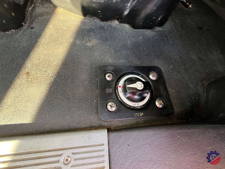 2020-freightliner-122sd-image-62