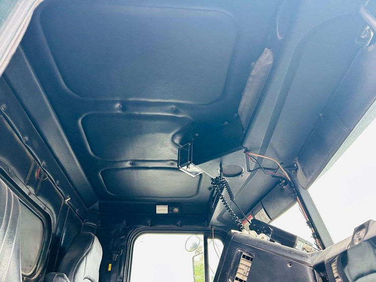 1999-freightliner-tri-axle-dump-truck-image-79