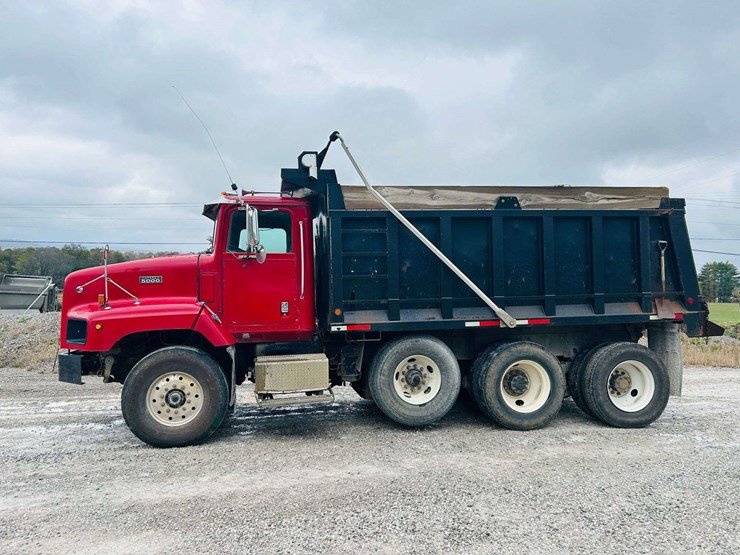 1997-international-paystar-5000-image-2