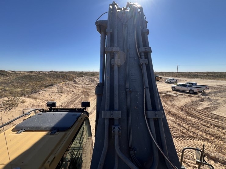 2019-deere-670g-lc-image-48