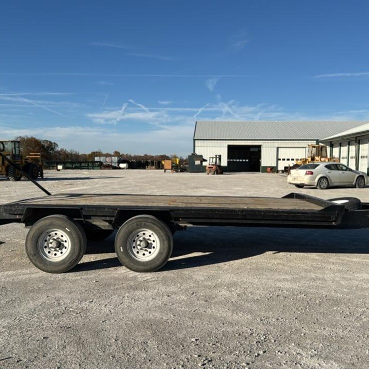 #2200 • 2001 Deck-Over Equipment Trailer*