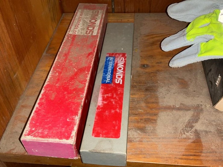 #753-•-grinder-stones,-spider-gauge,-bearings-and-miscellaneous-parts-image-46